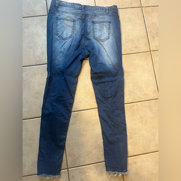 Size xl distressed ankle pants - Picture 3 of 3